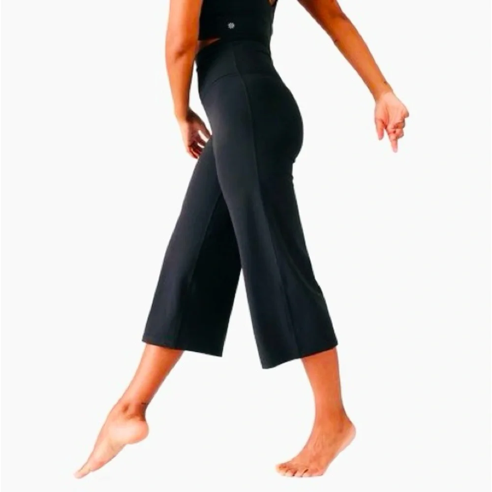 🌸Athleta Elation Wide Crop Work-out Pant, Size Large Petite, Black (NWT) - Picture 1 of 7